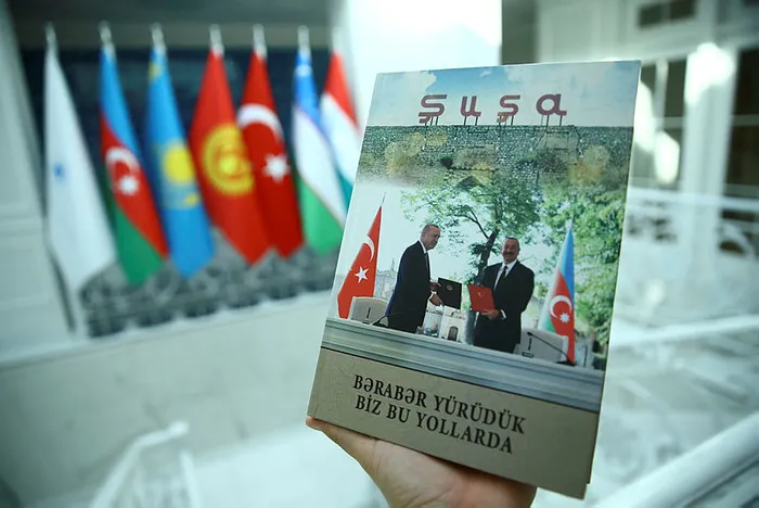 Başkan Erdoğan ve İlham Aliyev’in ortak faaliyetleri "Beraber Yürüdük Biz Bu Yollarda" kitabında bir araya getirildi - 3