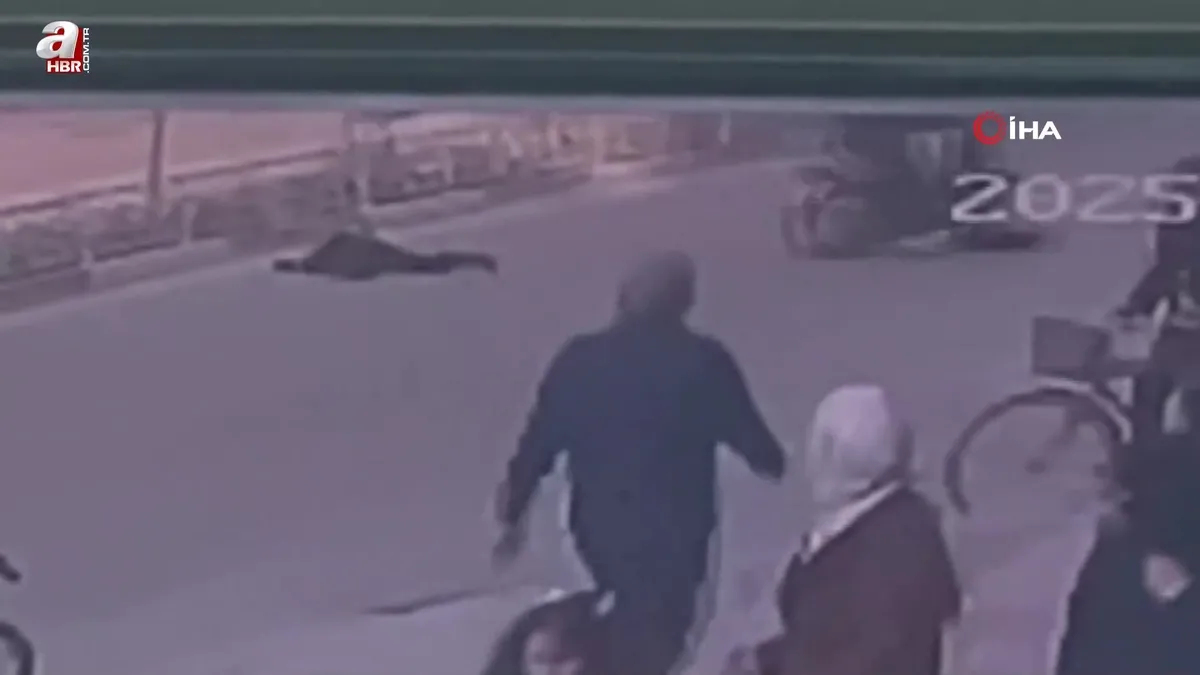Motosikletli sürücü kadına böyle çarptı