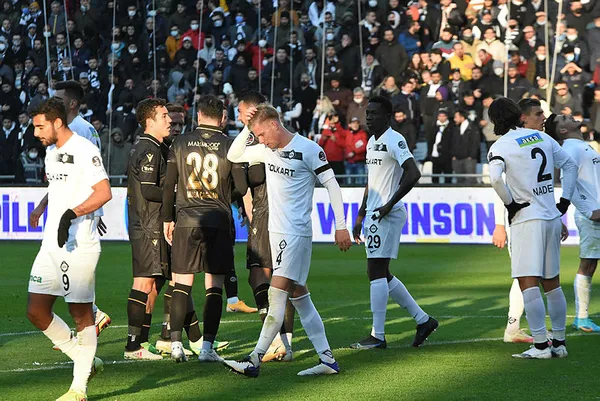 Altay: 0 - Konyaspor: 1 MAÇ SONUCU | Konyaspor tek golle güldü