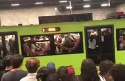 Metro vagonunu ringe çevirdiler