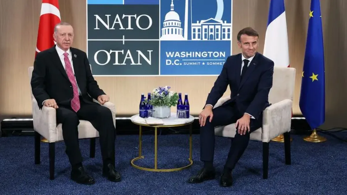 Başkan Erdoğan Macron ile telefonda görüştü!