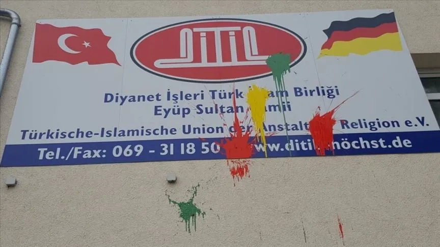 Almanya Da Iki Camiye Kalles Saldiri A Haber Son Dakika Dunya Haberleri