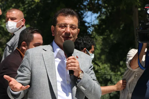 CHP’li İBB Başkanı Ekrem İmamoğlu’ndan sağlıkçılara büyük ayıp! Ücretsiz İSPARK hizmetini kaldırdı