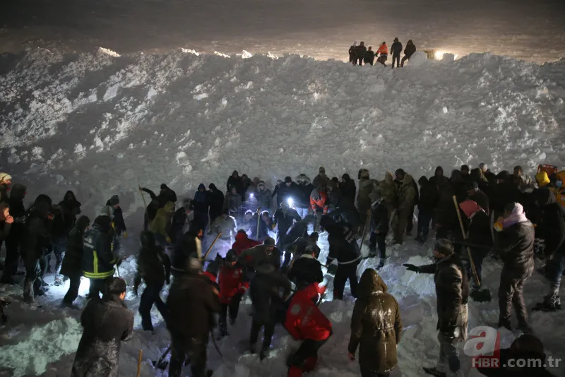Son dakika: Van'da minibüsün üzerine çığ düştü! Olay yerinden ilk görüntüler... 10