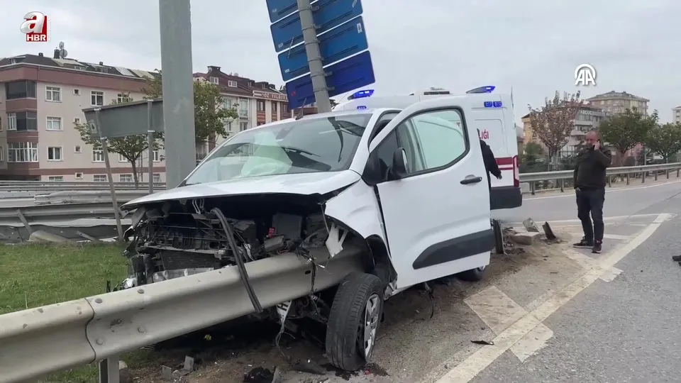 Ümraniye’de feci kaza! Otoyolda bariyerlere saplanan araçtaki 2 kişi yaralandı