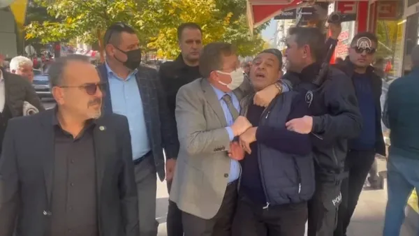 Şehit ağabeyi Orhan Gümren’den Lütfü Türkkan’a sert tepki: Benim paramla maaş almasın