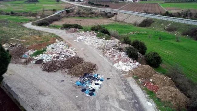 İzmir’de baraj yakınına dökülen molozlara halk isyan etti: Başa çıkamıyoruz