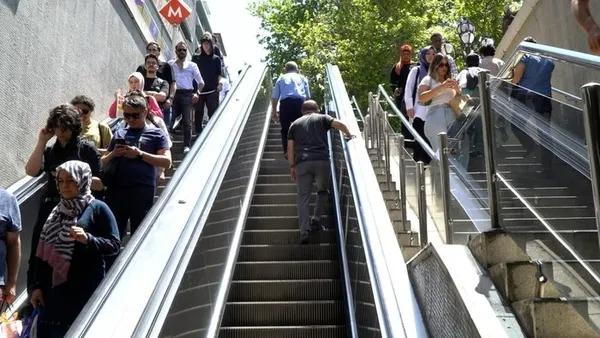 Ankara halkından Yavaş büyük tepki: Bırak metro yapmayı merdivenleri bile çalıştıramadın - 4