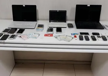 Polislik yaparken polise yakalandılar!