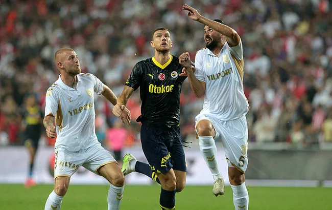 samsunspor-fenerbahce-mac-sonucu-0-2-yildizlar-sahneye-cikti-1692648679187.jpg Samsunspor - Fenerbahçe maç sonucu: 0-2! Yıldızlar sahneye çıktı - 2