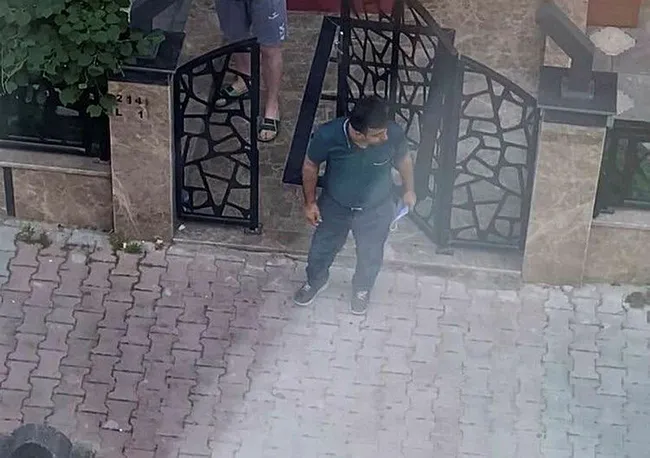 istanbulda-dehset-anlari-eski-esini-defalarca-bicaklayip-olmesi-icin-basinda-bekledi-1624883317165.jpg İstanbul’da dehşet anları! Eski eşini defalarca bıçaklayıp ölmesi için başında bekledi