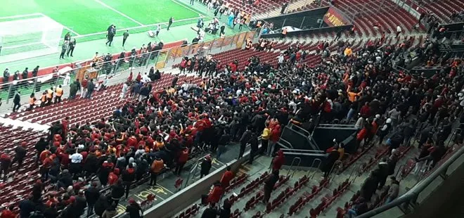 Galatasaray taraftarından yönetim ve Fatih Terim’e büyük tepki: İstifa!