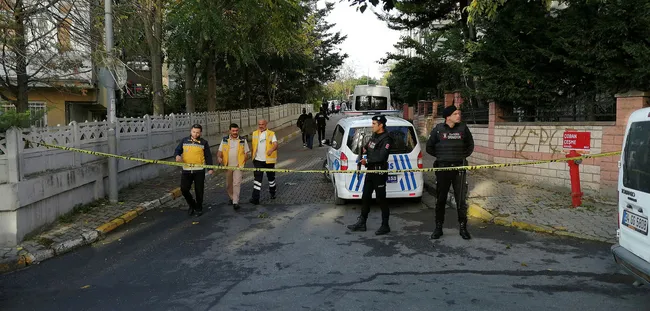 Yine "Siyanür" dehşeti! Bakırköy'de bir evde 1'i çocuk 3 kişinin cansız bedeni bulundu - 1