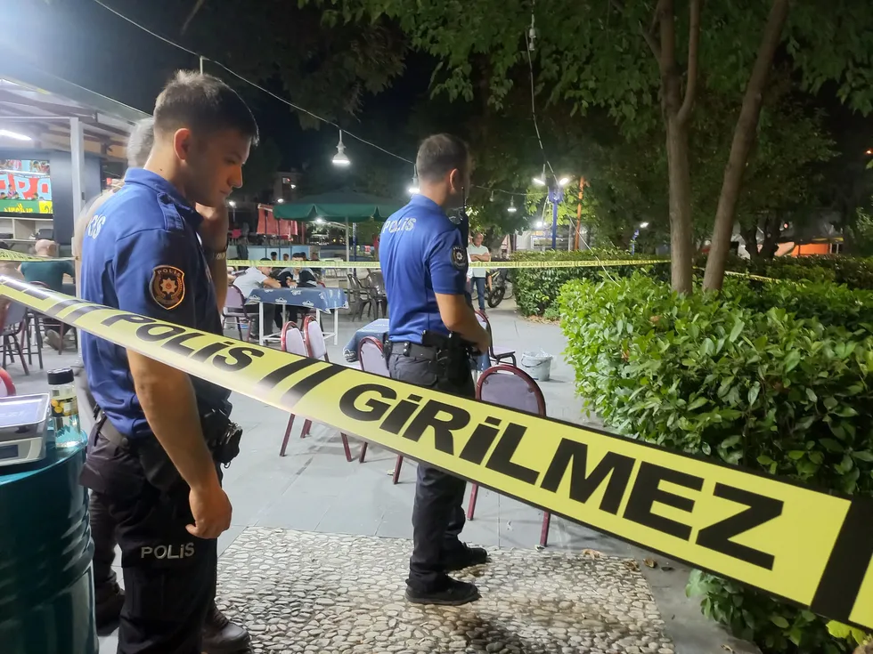 1789857521242.jpg Manisa'da çay bahçesinde kanlı husumet dehşeti! Ateş açtığı hasmı kaçtı, masum müşteriyi vurdu - 1