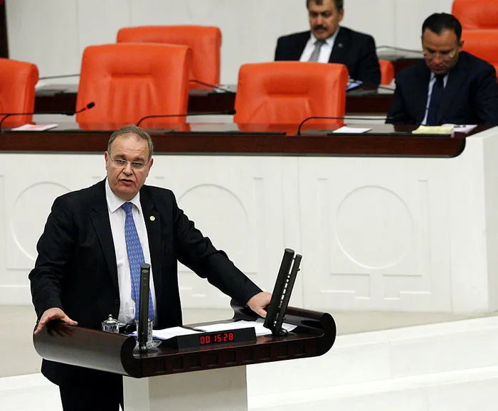gorevden-alinirim-iddiasini-ortaya-atan-ekrem-imamogluna-chpden-sok-1657035886699.jpg "Görevden alınırım" iddiasını ortaya atan Ekrem İmamoğlu’na CHP’den şok - 2