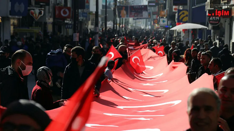 İYİ Partili Lütfü Türkkan'ın şehit ailesine küfür skandalı Türkiye'yi sokağa döktü! Binlerce vatandaştan İYİ Parti'ye sert tepki