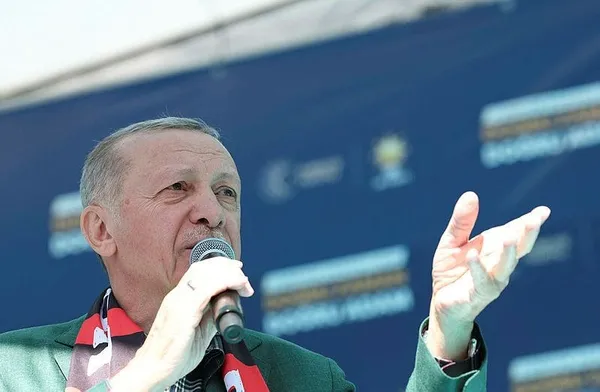 baskan-erdogandan-vanda-7liye-sert-sozler-masanin-basinda-kilicdaroglu-yok-1683291955533.jpeg Başkan Erdoğan'dan Van'da 7'liye sert sözler: Masanın başında Kılıçdaroğlu yok - 2