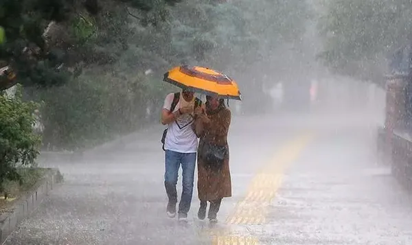 İstanbul ve Ankara için sağanak yağış uyarısı! Meteoroloji saat verdi | Sel ve su baskını yaşanabilir