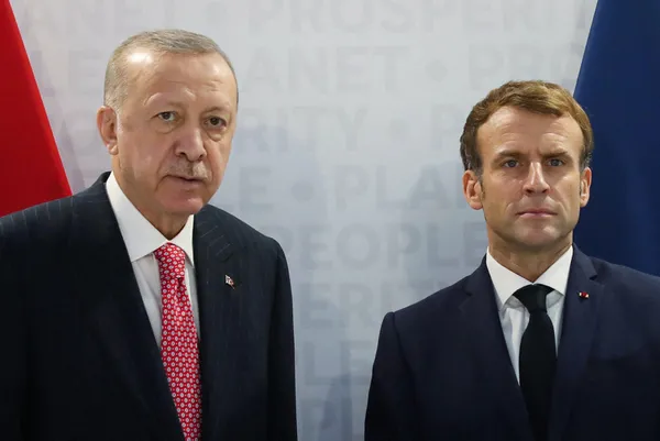 romada-diplomasi-trafigi-baskan-erdogan-macron-ile-bir-araya-geldi-1635689134265.jpg Roma'da diplomasi trafiği! Başkan Erdoğan, Macron ile bir araya geldi - 2