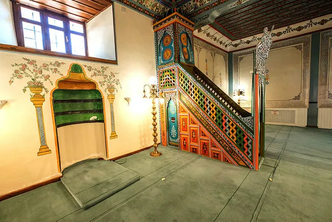 ahsabin-sanata-donustugu-126-yillik-cami-ilgi-goruyor-1629972852466.jpg Ahşabın sanata dönüştüğü 126 yıllık cami ilgi görüyor - 2
