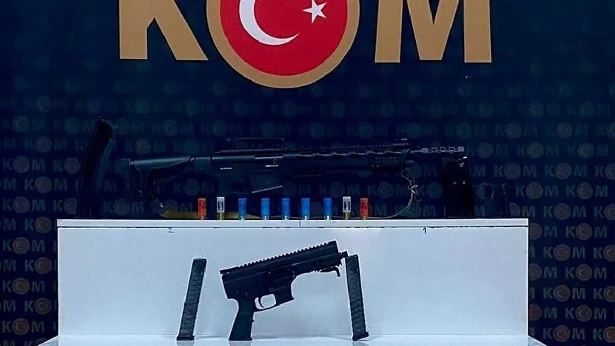 Kars'ta yasa dışı silah ticareti operasyonu! 3 şüpheli tutuklandı