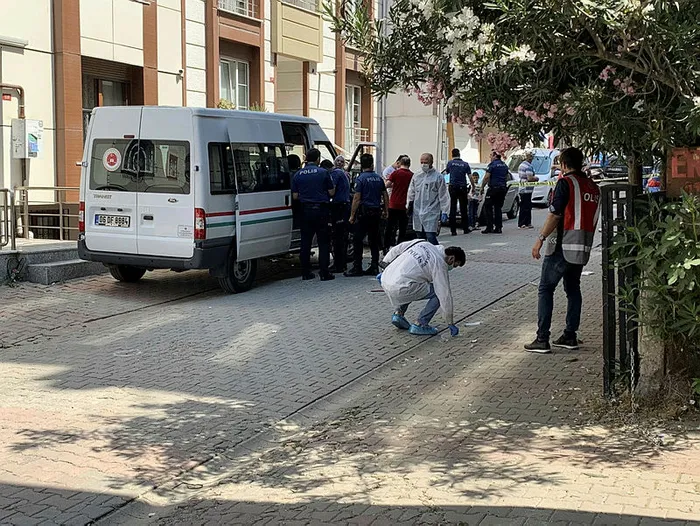İstanbul’da eski koca dehşeti: Sokakta kadına kurşun yağdırdı - 1