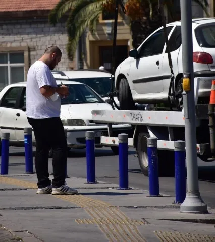 Maskesini kolunda taşıyan garsondan kan donduran sözler: 'Tek yaşıyorum ölsem de kendim ölürüm' - 1