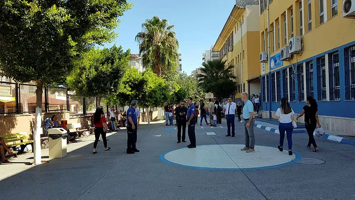 Sınıfa alkollü gelen öğretmen açığa alındı - 2