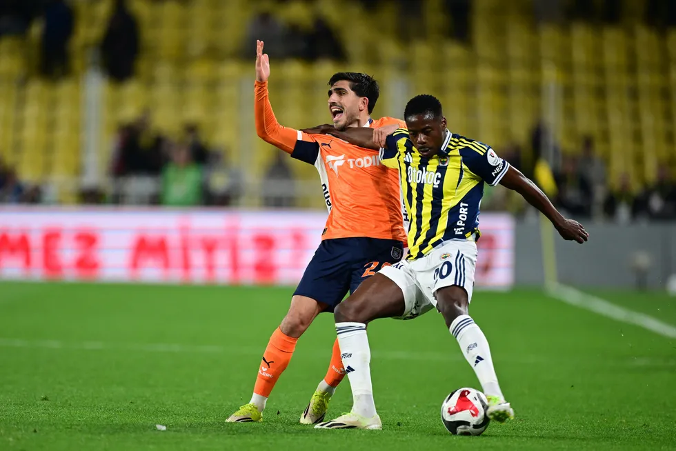 kanarya-evinde-hata-yapmadi-fenerbahce-basaksehiri-3-golle-gecti-1777748983528.jpg Fotoğraf (AA)