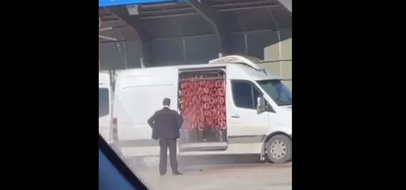 Oto yıkamada sucuk banyosu! Bursa'daki görüntüler mide bulandırdı