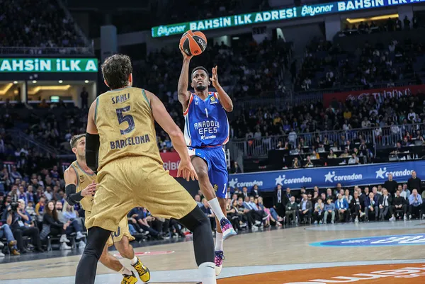 Anadolu Efes hata yapmadı! Anadolu Efes Barcelona: 96-86 MAÇ SONUCU ÖZET