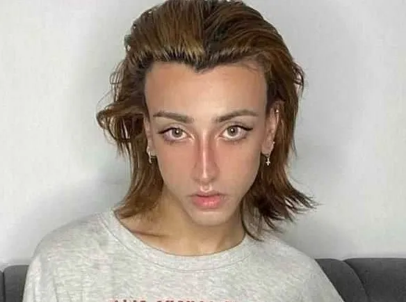 turk-lirasini-klozete-atan-mika-can-raun-cezaevine-mi-girdi-sosyal-medya-fenomeni-mika-can-raun-kimdir-neden-c-1668846174538.jpg Türk Lirasını klozete atan Mika Can Raun cezaevine mi girecek? Sosyal medya fenomeni Mika Raun kimdir, cezası belli oldu mu? - 2