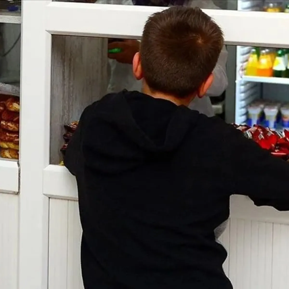 Okul kantinlerinde bu yılın fiyatları belli oldu! İşte öğrencilerin tost-ayran için ödeyeceği rakam