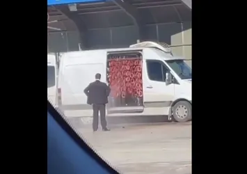 Oto yıkamada sucuk banyosu! Bursa'daki görüntüler mide bulandırdı