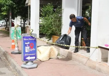 Antalya'da dehşete düşüren olay! Yarı çıplak halde cesedi bulundu | Üzerine yorgan örtüp...
