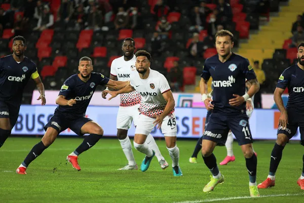gaziantep-fk-evinde-kazandi-i-gaziantep-fk-2-0-kasimpasa-mac-sonucu-ozet-1636138963894.jpg Gaziantep FK evinde kazandı I Türk futbol tarihinde bir ilk - 1