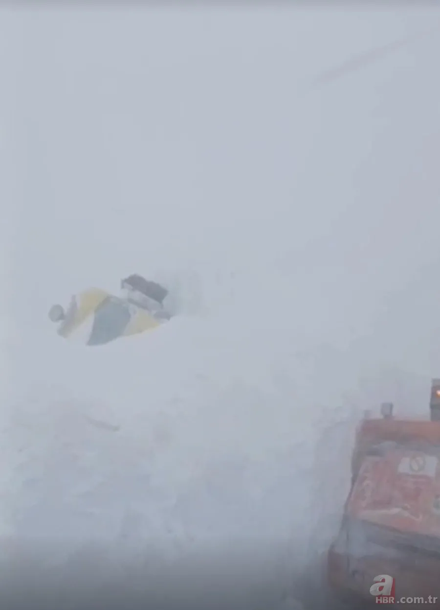 Dev kar kütleleri iş makinelerini yuttu! Ardahan-Artvin yolunda korku dolu anlar 3