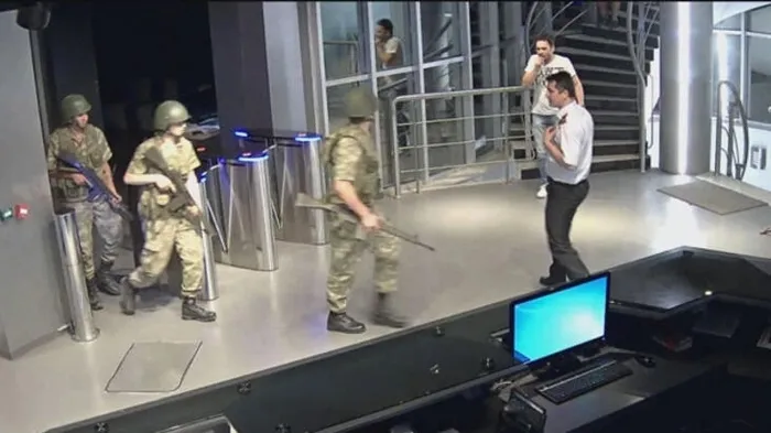 Son dakika: Muhafız Alayı davasında karar açıklandı! Darbeci komutanlara ceza yağdı