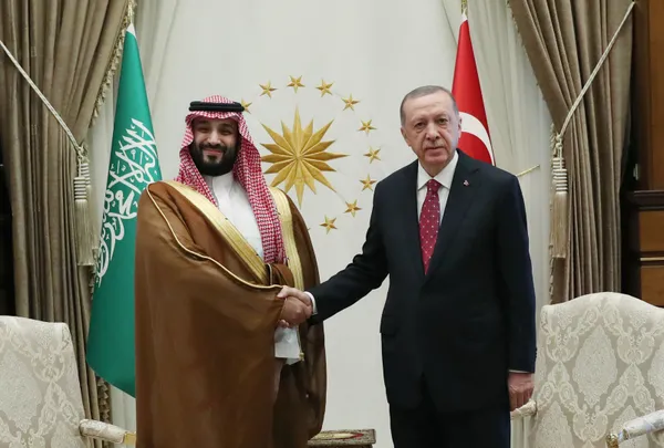 Son dakika: Veliaht Prens bin Selman'ın Ankara ziyareti Suudi Arabistan medyasında: Yeni bir kalkınma ve refah çağının müjdecisi - 5