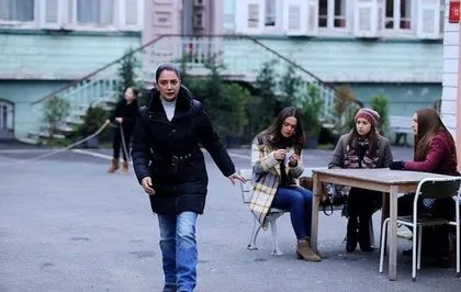 Kırgın Çiçekler 71. bölüm fragmanında Eylül, Kemal’den kaçmayı başarıyor!