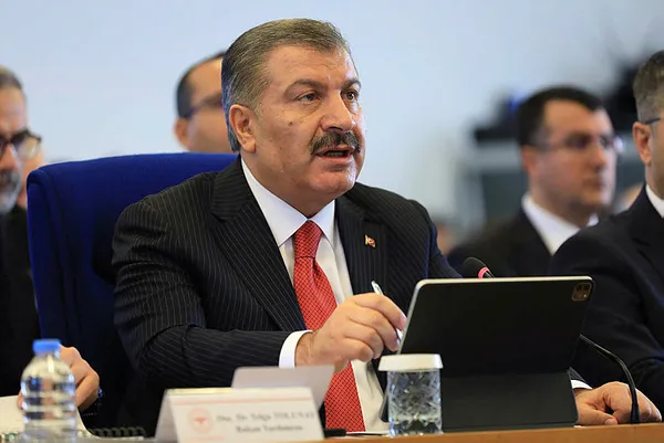 Sağlık Bakanı Fahrettin Koca’dan ‘antibiyotik’ uyarısı: Virüse bağlı enfeksiyonlar için kullanılmaz