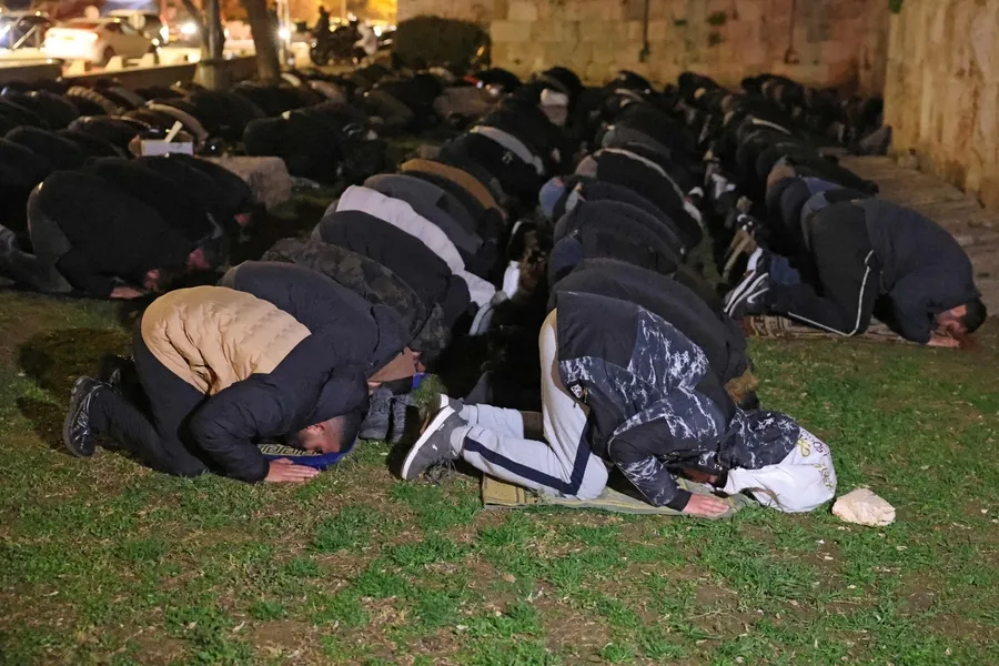 katil-israilin-kapattigi-mescid-i-aksa-41-gun-sonra-yeniden-acildi-1775705258655.jpg Mescid-i Aksa (AFP)