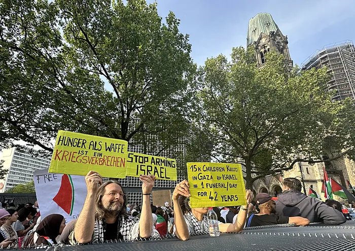 Berlin’de Filistin’e destek gösterileri! Halk ayaklandı: Almanya finanse ediyor! İsrail öldürüyor sloganları