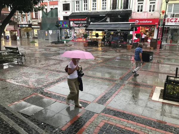 1631935959704.jpg 18 Eylül İstanbul, İzmir, Ankara hava durumu: Bugün hava nasıl olacak? Meteoroloji İstanbul için saat verdi | Sağanak yağış uyarısı - 8