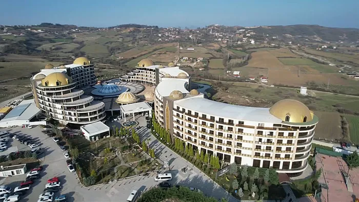 yaprak-dokumunun-ahmeti-yusuf-atala-tutuklandi-bedava-tatil-vaadiyle-dolandirdilar-1718454660883.jpg Yaprak Dökümü'nün Ahmet'i Yusuf Atala tutuklandı! 'Bedava tatil' vaadiyle dolandırdılar... - 2