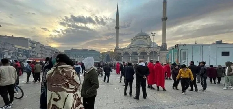 Son dakika: 5,9'luk depremin yaşandığı Düzce'de eğitime bir hafta ara! Okullar ne zaman açılacak? Milli Eğitim Bakanı Mahmut Özer açıkladı