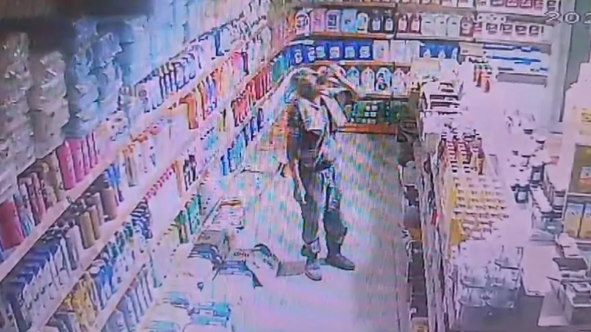 Adana'da bir garip hırsızlık! Duvarını kırıp soyduğu markette en ucuz meyve suyunu içip dinlendi