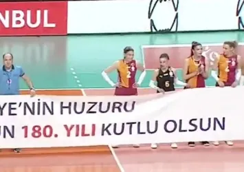 CHP'nin boykotuna destek veren voleybolcu İlkin Aydın'dan skandal hareket: Türk Polis Teşkilatı için açılan pankartı tutmadı!