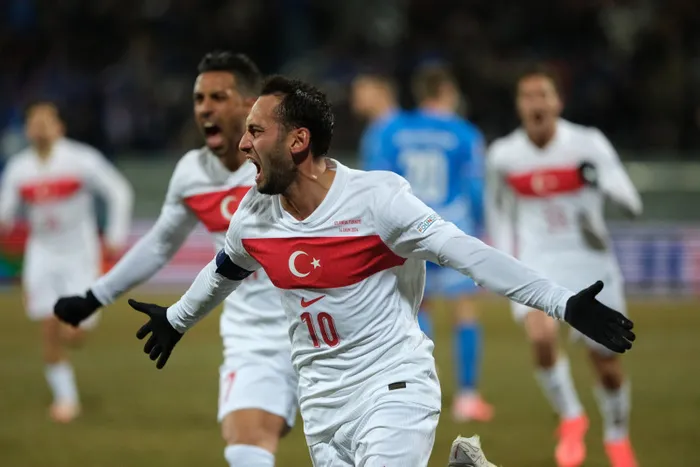 Hakan Çalhanoğlu dünya devine! İngiliz basınından flaş iddia