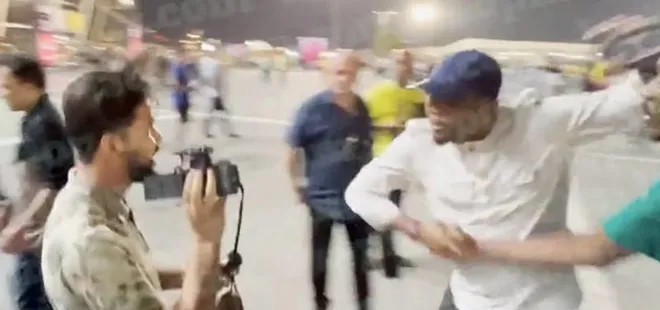 Samuel Eto’dan taraftarın çenesine uçan tekme! Skandal olay